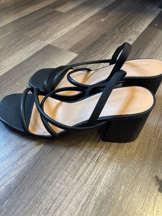 Old Navy Shoes - Old Navy Black Strappy Block Heel Sandals with Crossed Straps